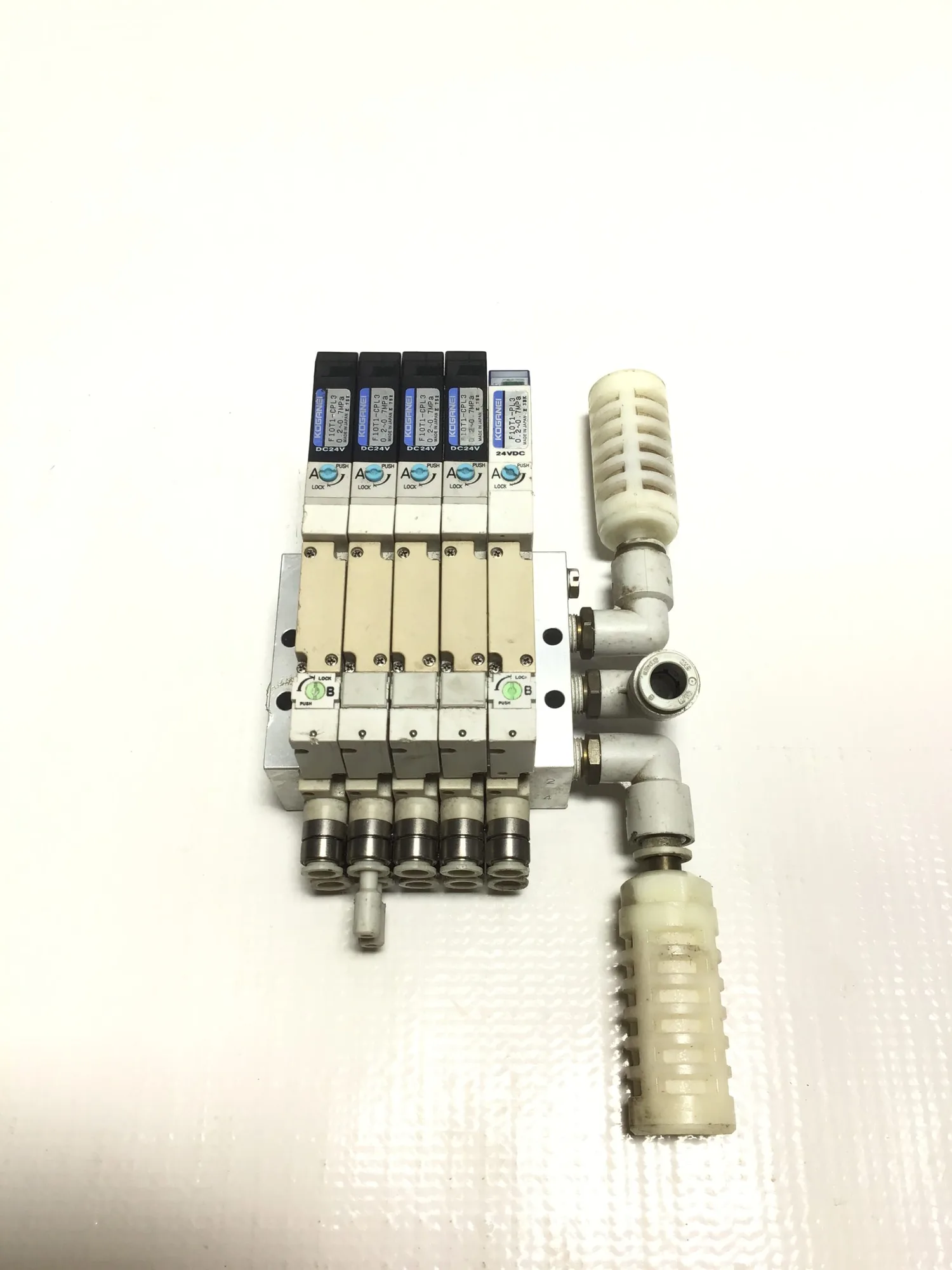 Koganei F10T1-CPL3 Manifold w/ Valves 0.2-0.7MPa 24VDC