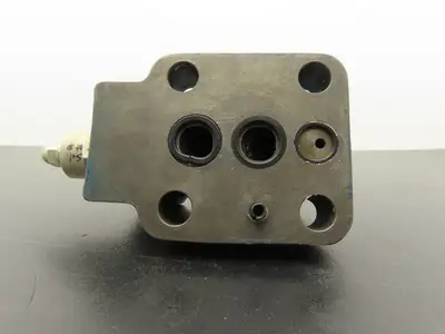 Uchida-Rexroth 10-2-40/200 Hydraulic Pressure Relief Valve L-67