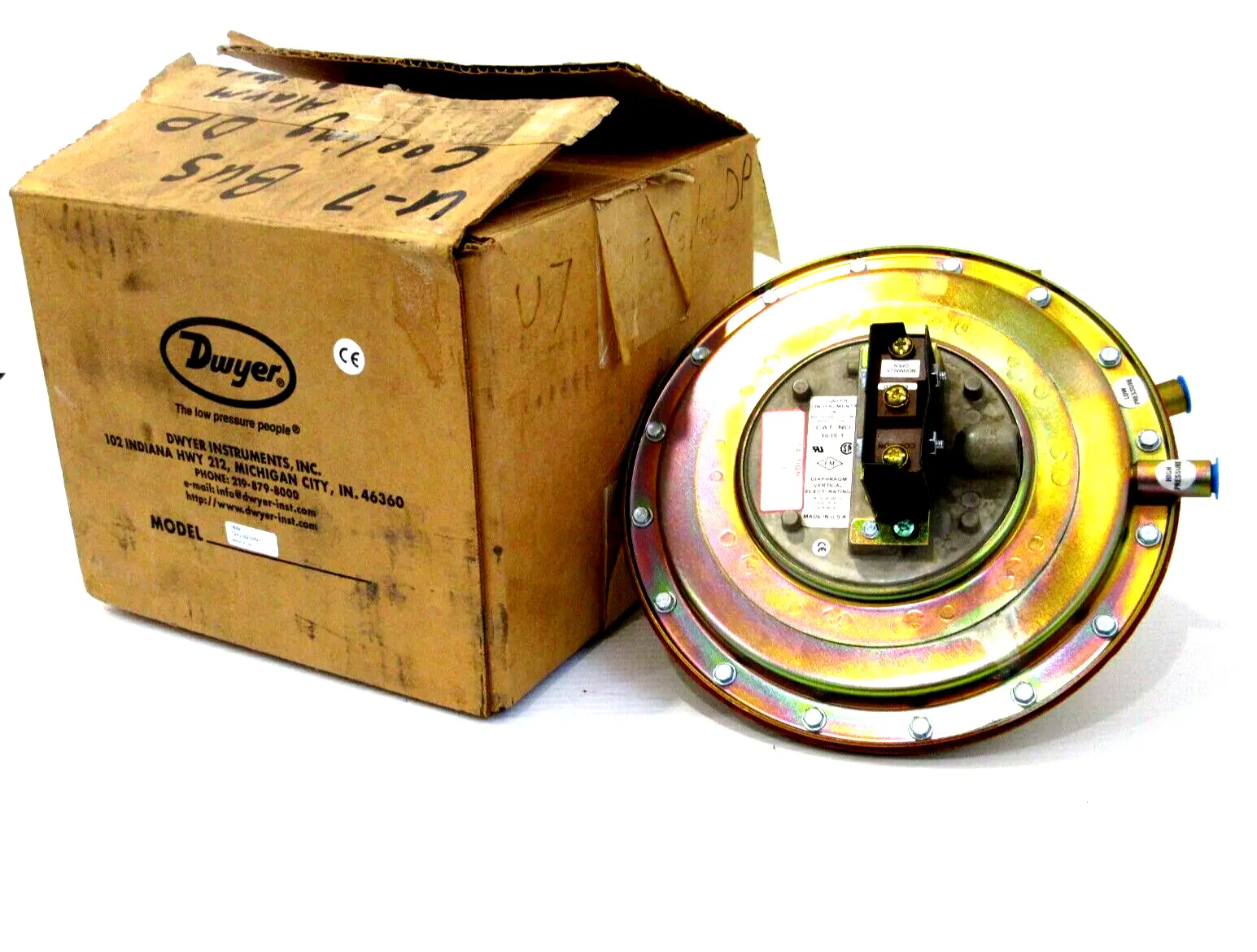 NEW DWYER 1639-1 DIAPHRAGM PRESSURE SWITCH T24V-S27854101 16391