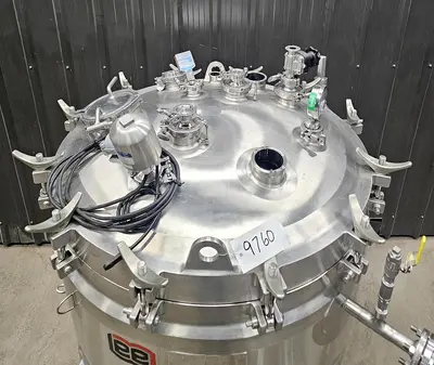 Used LEE INDUSTRIES INC. 400L DP Stainless Steel Tanks Quebec CA | Carter-Wilson Equipment Services #884558