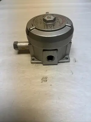 New | in-Stock UNITED ELECTRIC CONTROLS J110 376 Miscellaneous Equipment (Electrical & Power) | Surplus Asset Holdings #1202489