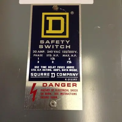USED SQUARE D H-221-N