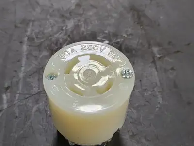 30A, 3-ph, 250V Twist-Lock Female Connector