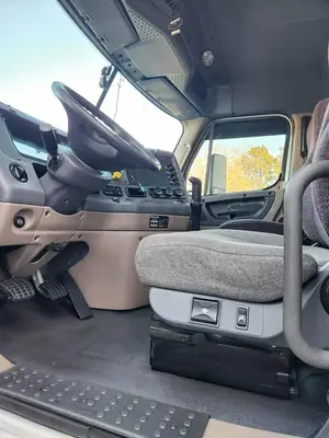 USED 2013 FREIGHTLINER CASCADIA 125