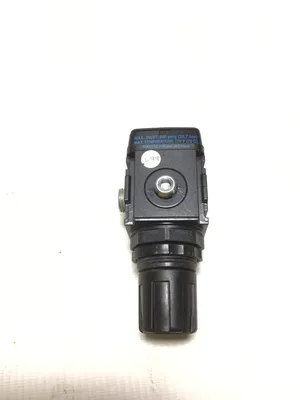 Wilkerson R09-02-CB00 Pressure Regulator Max Inlet 300 PSIG (20-7 Bar) Max Temp 175°F 79°C