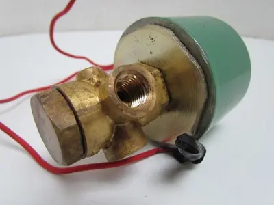 Asco Red Hat Valve 835223 Solenoid Control Valve 1/4" NPT 120 VAC 3 Way