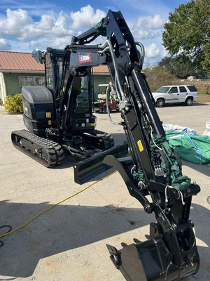 XCMG XE45U Excavator | Iron Listing (2)