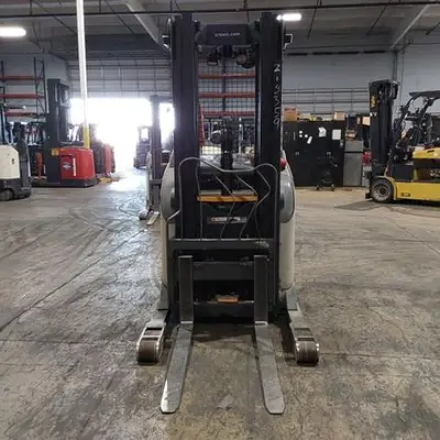 USED 2019 CROWN RR5725-45