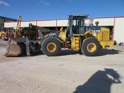 USED 2016 Deere 724K