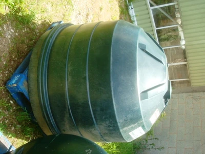 1360L Vertical MDPE Plastic enclosed Tank