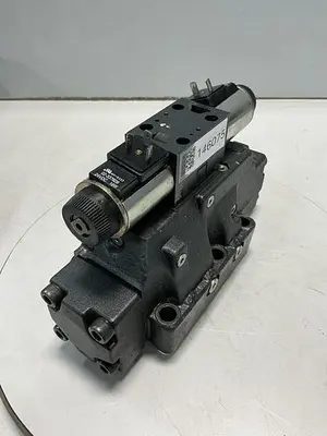 USED VICKERS DG5V-8-S-33C-T-M-U-HL-10-EN502