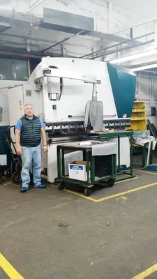 ADIRA MODEL QIHD-9025 90 TON X 8' CNC HYDRAULIC PRESS BRAKE