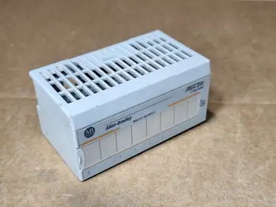 USED ALLEN-BRADLEY 1794-OW8