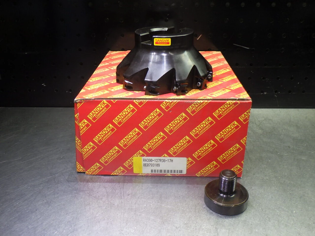 Sandvik 5" Indexable Facemill 1.5" Arbor RA390-127R38-17H (LOC278B)