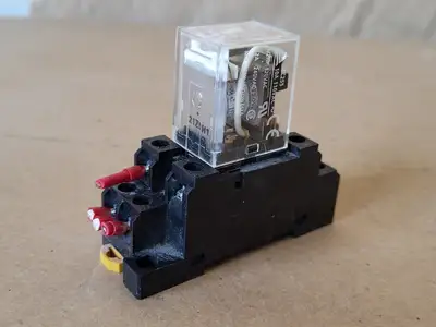 USED OMRON LY2N