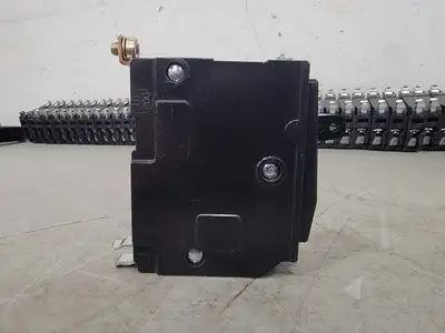 NEW SQUARE D QOB120