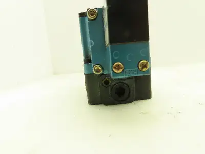 MAC 6521B-211-PM-111DA Pneumatic Double Solenoid Valve 4/2-Pos 120V w/Sub-Base