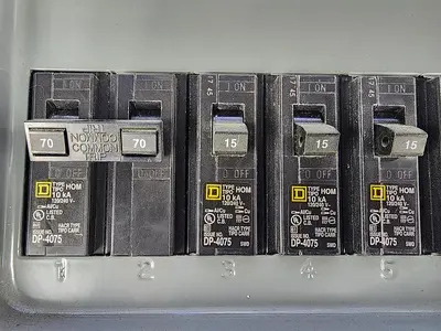 USED SQUARE D HOM6-12L00