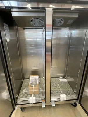 130-0138 Turbo Air M3F47-2-N 52” 2 Door Self Contained Reach In Freezer