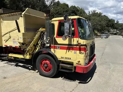 USED 2011 AUTOCAR XPEDITOR