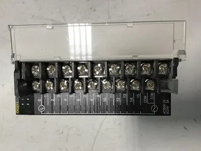 USED OMRON CJ1W-OC211