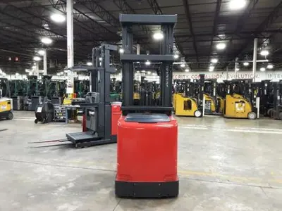 USED 2018 RAYMOND 560-OPC30TT