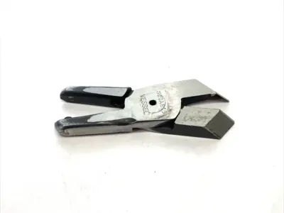 USED VESSEL ANGLED NIPPING BLADES FOR HAND HELD AIR NIPPER