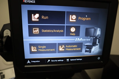 Used KEYENCE INSPECTION & MEASUREMENT KEYENCE IM-7030T 2D Vision Measuring Systems Minnesota US | Machinesused.com #1372426