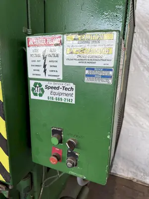 VERTICAL HYDRAULIC BALER. STOCK #0447725