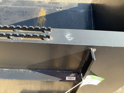 Used TOMAHAWK 66" SNOW/ MULCH BUCKET Skid Steer Buckets Michigan US | Miedema Asset Management Group #1342287