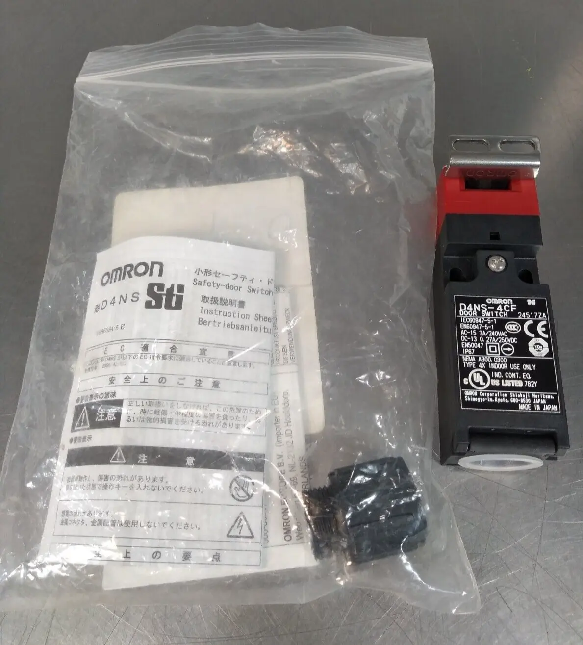 Omron D4NS-4CF-K2 switch and actuator Loc5E19
