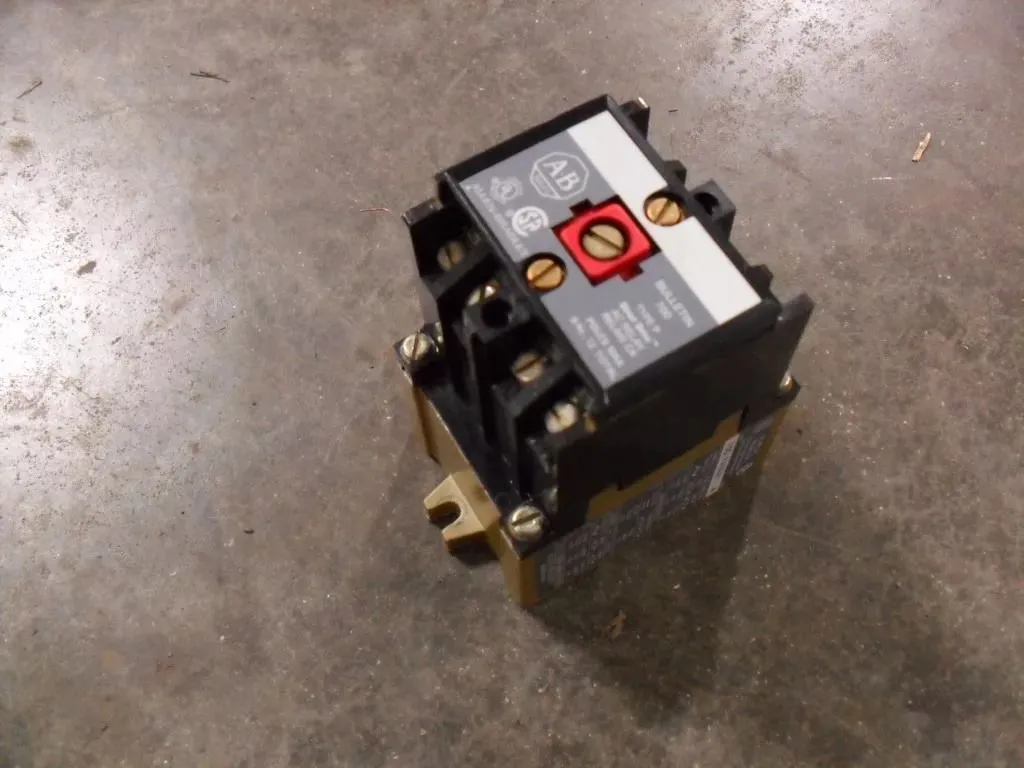 Allen Bradley 700-P400A1 AC Relay Series A Used