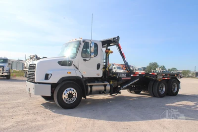 New | in-Stock 2027 FREIGHTLINER 114SD PLUS Rolloff Trucks Texas US | Roll Off Truck World #1507657