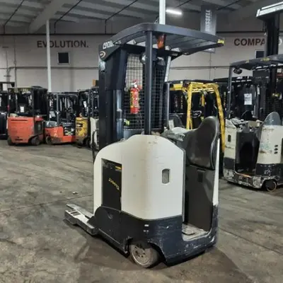 USED 2018 CROWN RR5725-45