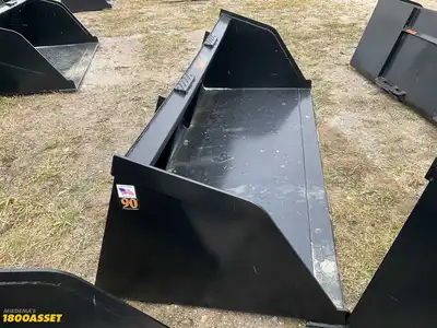 New Tomahawk 90” snow/mulch skid steer bucket, welded on high carbon cutting edge, skid steer...