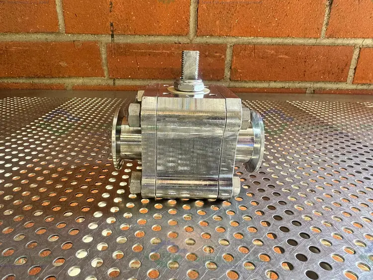 Used A&N CORPORATION STAINLESS STEEL BALL VALVE W/ KF40 VACUUM FITTING Valves/Fittings California US | Equipment Lab #1340313