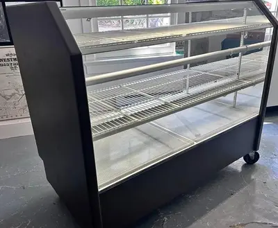 USED COMMERCIAL BAKER DISPLAY CASE 50