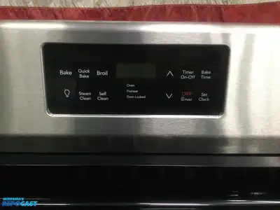 USED NEWER FRIGIDAIRE GALLERY  BLACK AND STAINLESS 5 BURNER GAS RANGE HIGH EFFICIENCY