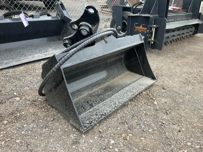 Used GIYI 3T HYDRAULIC TILT BUCKET MINI EXCAVATOR ATTACHMENT Multipurpose Buckets Michigan US | Miedema Asset Management Group #1579266