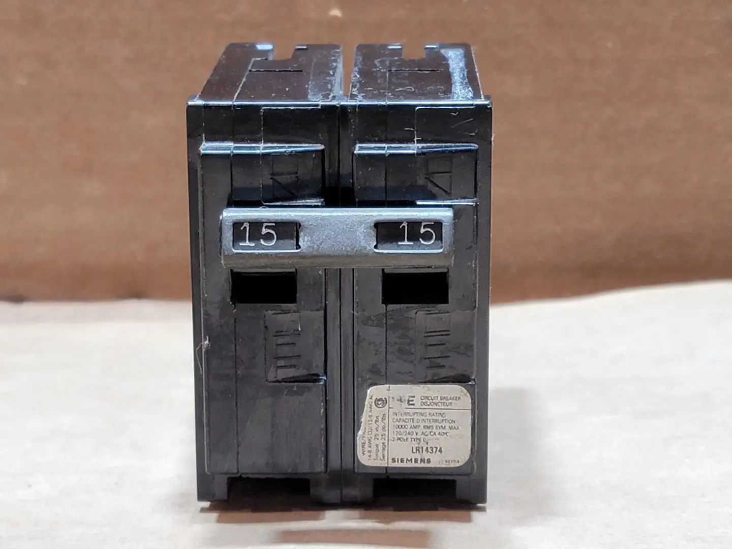 15 Amp 2 Pole 120/240 Volts Circuit Breaker