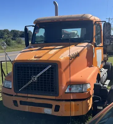 Used 2004 VOLVO VNM-200 Conventional trucks North Carolina US | Proxy Equipment #1385262