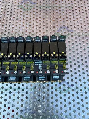 USED CROUZET 81513100 PNEUMATIC CONTROL VALVE W/ CROUZET 81517201 SUB BASE