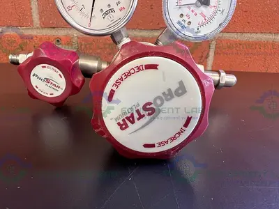 USED PRAXAIR PROSTAR PLATINUM RX30410  REGULATOR 3000 PSI W/ WINTERS AND WAKI GAUGES