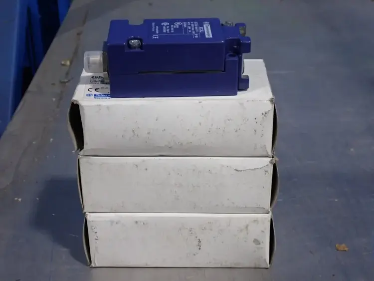 Used TELEMECANIQUE ZCKJ11DSAH Relays & Switches Ohio US | HGR 24 #907408