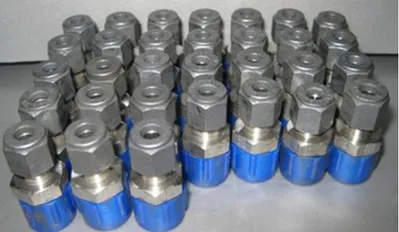 QTY. 31. PARKER &frac14;" X 3/8" 316. TUBE X MNPT....