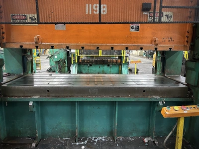 USED 1994 STAMTEC STAMTEC STD-260-380-125 PRESS