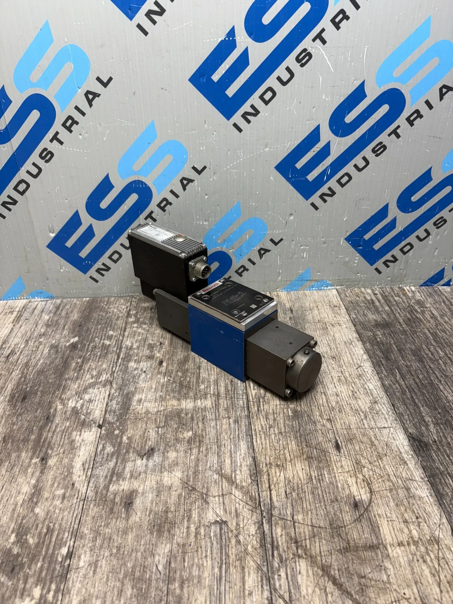 USED BOSCH REXROTH 4WRSE10Q00-32/G24K0/A1V