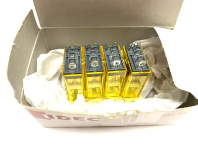USED IDEC TOP MOUNT POWER RELAY SPDT 10A 120VAC