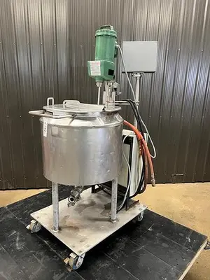 Used LEE INDUSTRIES 30 U Stainless Steel Tanks Quebec CA | Carter-Wilson Equipment Services #450991
