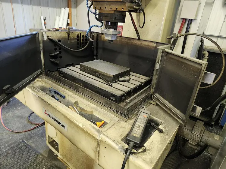 Used 1988 MITSUBISHI M35K EDM Sinkers Minnesota US | Source Machinery Sales #915677